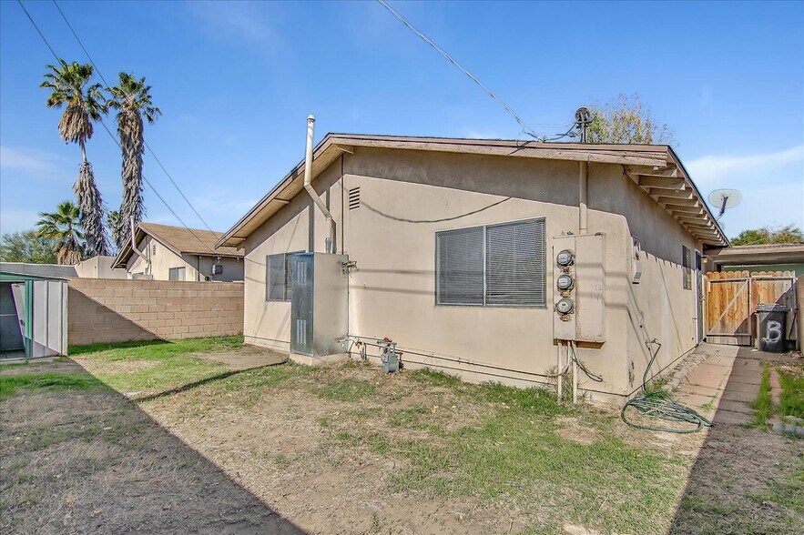 Building Photo - 9223 Langdon Ave