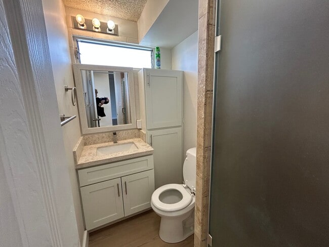 Building Photo - Crescent Park, 2 bedroom, 2 bathroom, with washer/dryer in apartment, Huge Diamond Head view from...