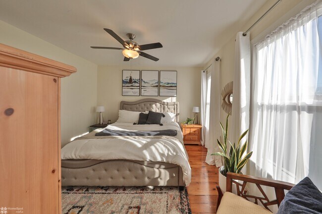 Bedroom - 909 Washington St