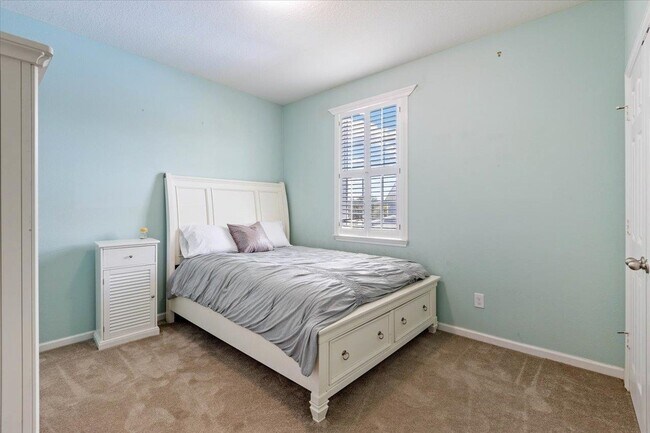 Building Photo - 3190 Coneflower Dr