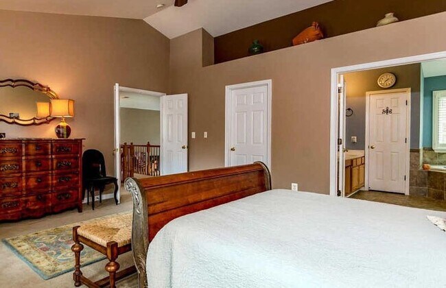 Building Photo - Gorgeous 4,000sqft  5-bed 3.5-bath Home near Chantilly Economic corridor