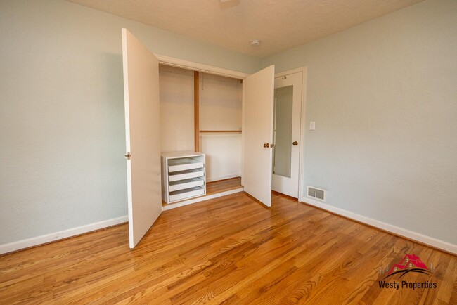 Building Photo - 3205 NE Davis St