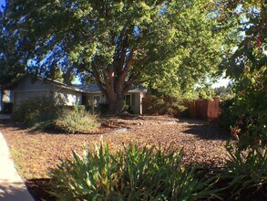 Building Photo - Nice single level home on cul de sac in Foxglenn neighborhood