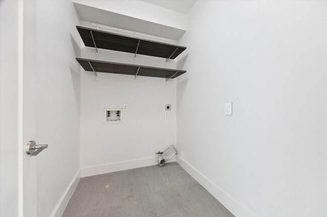 Building Photo - 1222 Marconi St