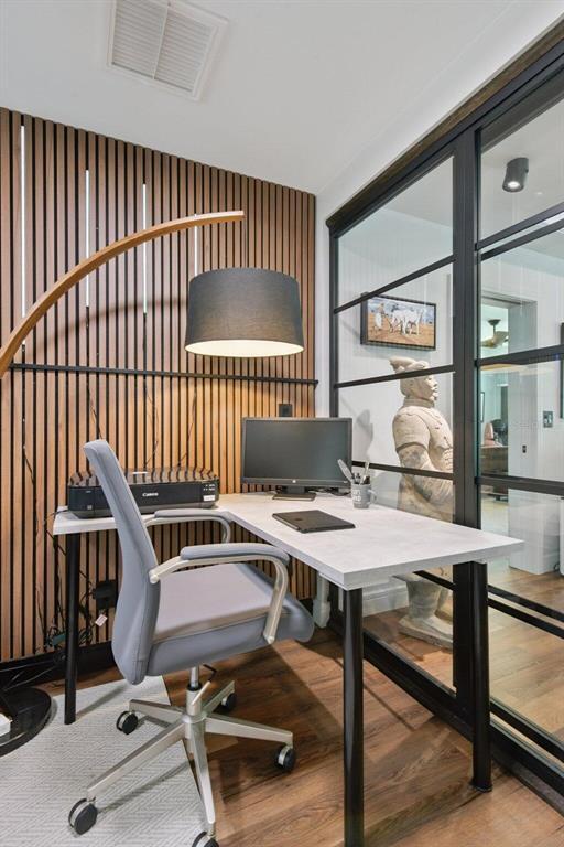 Building Photo - 1851 Royal Oak Pl E