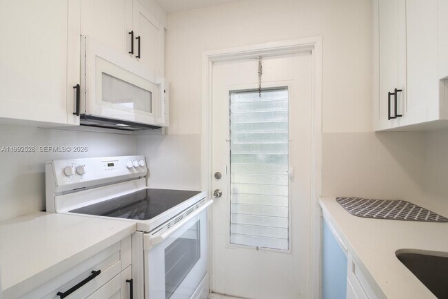 Building Photo - 1440 SE 15th St