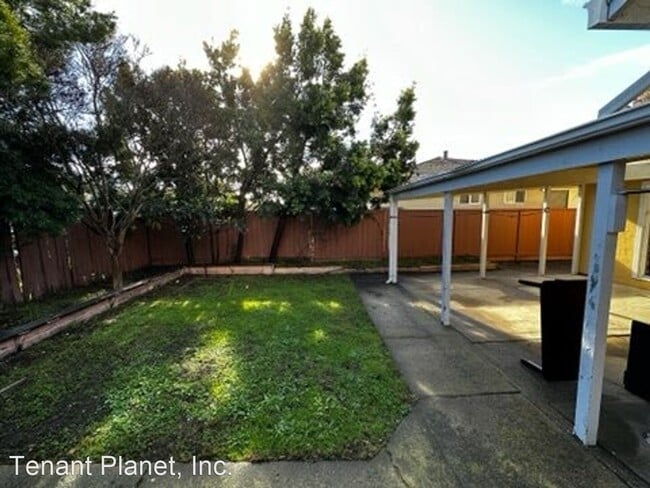 Building Photo - 3 br, 2 bath House - 1550 Magpie Ln