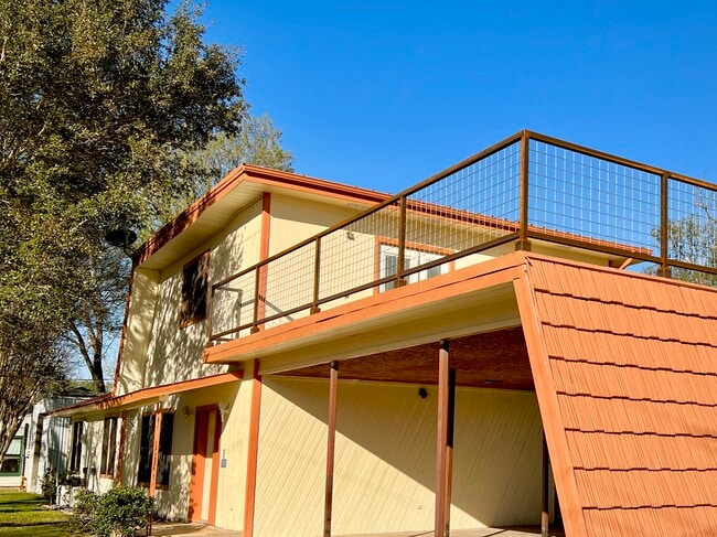 Building Photo - 114 Hollaway St