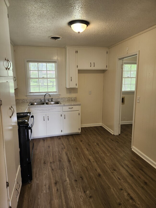 Building Photo - 1381 Biscayne Dr