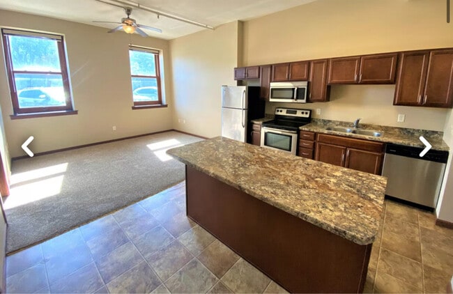 Building Photo - 214 S Kline St