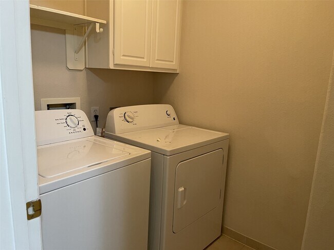 Building Photo - 6410 E Linpar Ct