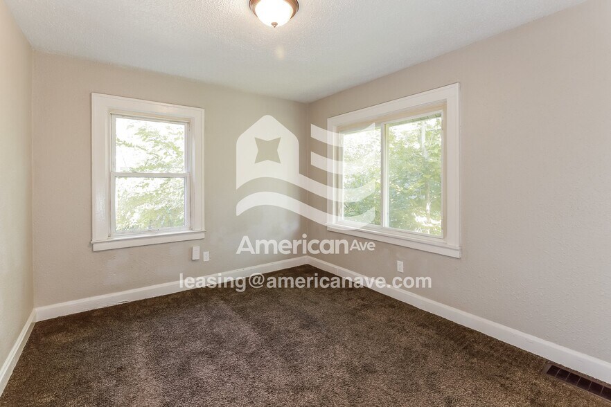 Building Photo - 4204 Monroe Ave