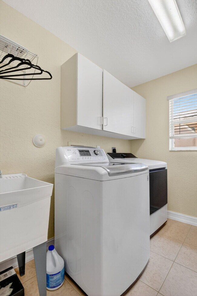 Building Photo - 8951 Morgan Landing Way