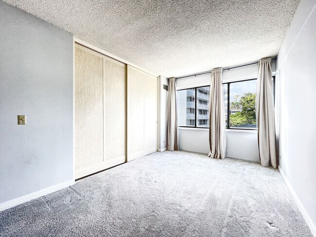 Building Photo - Immaculate Honolulu Condo with Central A/C, Secured Parking, Including Electricity