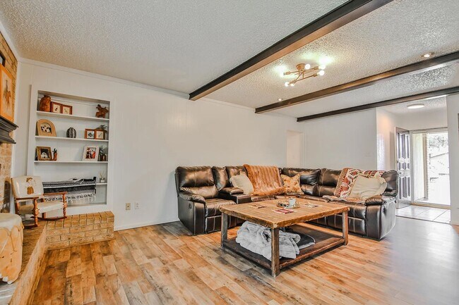 Building Photo - 3 Bedroom 2 bathroom house in Northwest Lu...