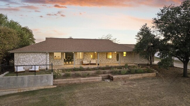 Building Photo - 113 W Bluebonnet Rd