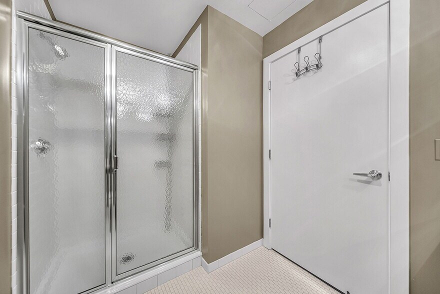 Building Photo - 17 Otis St