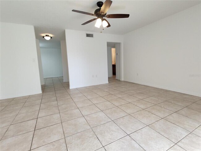 Building Photo - 538 Orange Dr