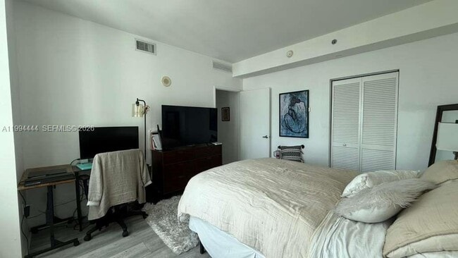 Building Photo - 951 Brickell Ave