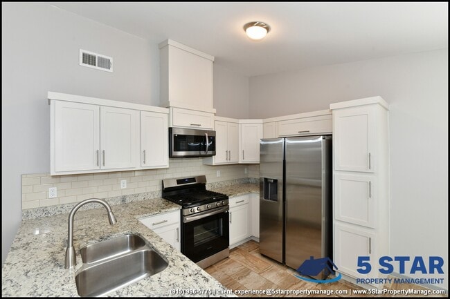 Building Photo - 13744 Flora Vista Ave