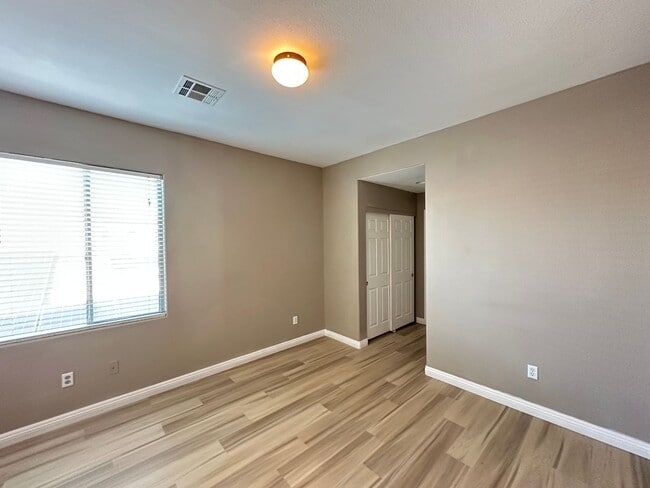 Building Photo - Mountains Edge-Pod 129