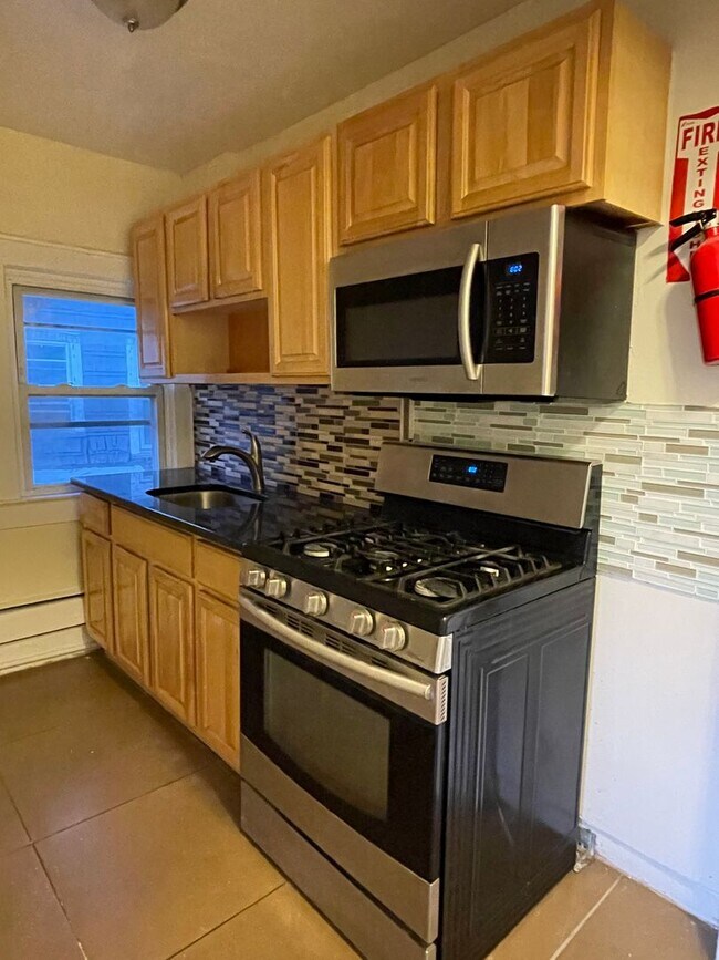 Building Photo - 19-21 Poe Avenue