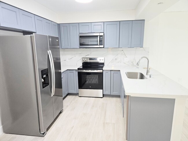 Building Photo - 909 Kapiolani Blvd