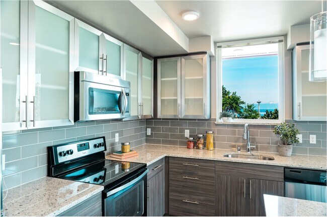 Building Photo - 1321 E John St