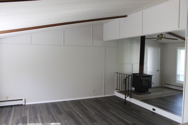 Building Photo - 3-4 Bedroom Cloverdale Home in a Quiet Cou...
