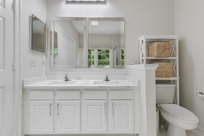 Building Photo - 11426 Summer House Ct