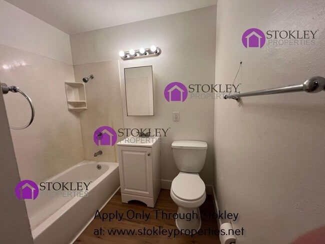 Building Photo - 2405 Applegarth Ln