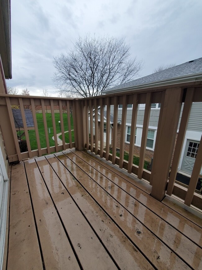 Building Photo - 16 Fernwood Ct