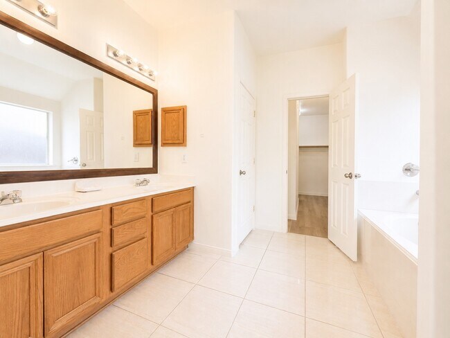 Building Photo - 7219 Brookville Ln