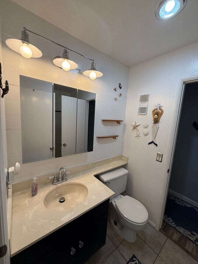 Building Photo - Condo at the Beach - Surfside III HOA