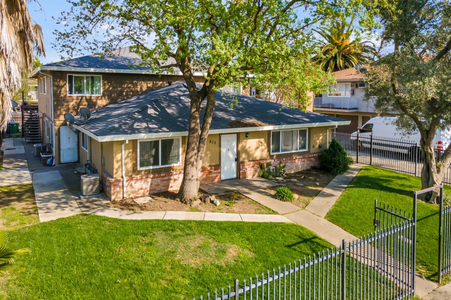 Building Photo - 812 Carro Dr