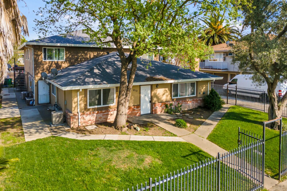 Building Photo - 812 Carro Dr