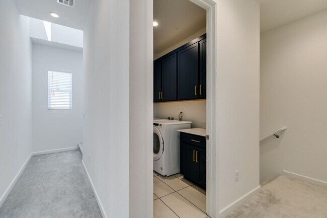 Building Photo - Stunning 4-Level Townhome in Inspirada | R...