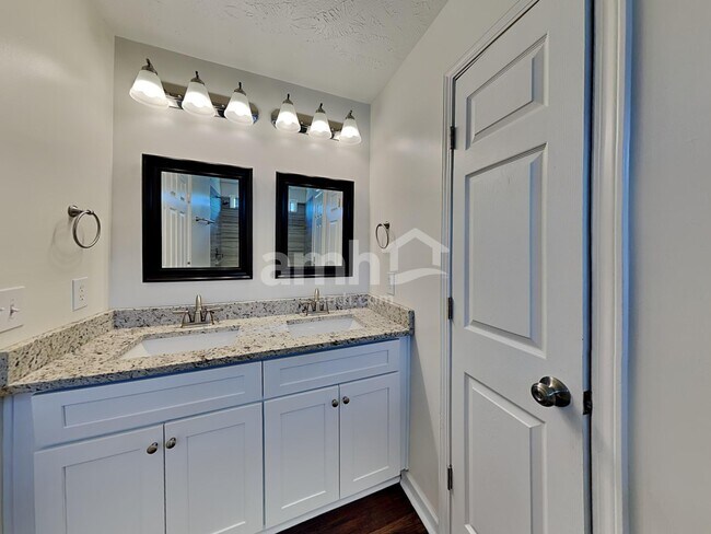 Building Photo - 1516 Chestnut Oak Dr