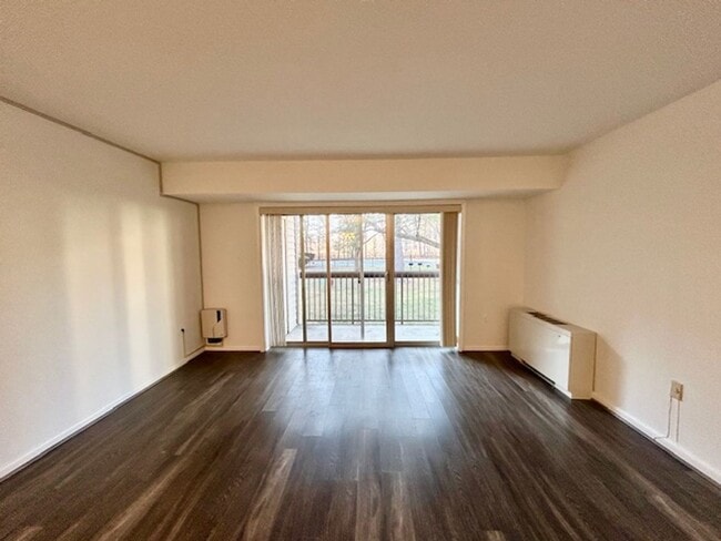 Building Photo - 10300 Westlake Dr