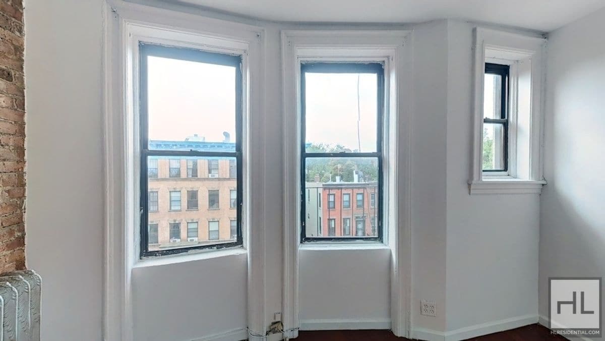 Building Photo - Crown Heights 1-Bed 1-Bath