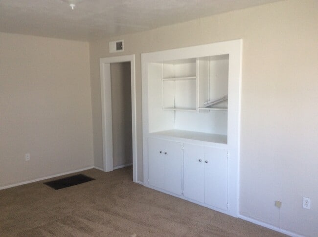 Building Photo - 1601-1615 4TH & 331 EYE ST.