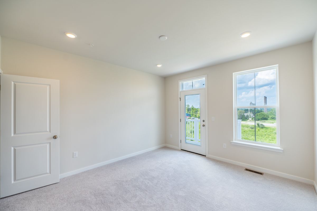 Building Photo - 713 Platinum Dr