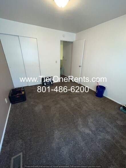 Building Photo - NO DEPOSIT option available for qualified renters!