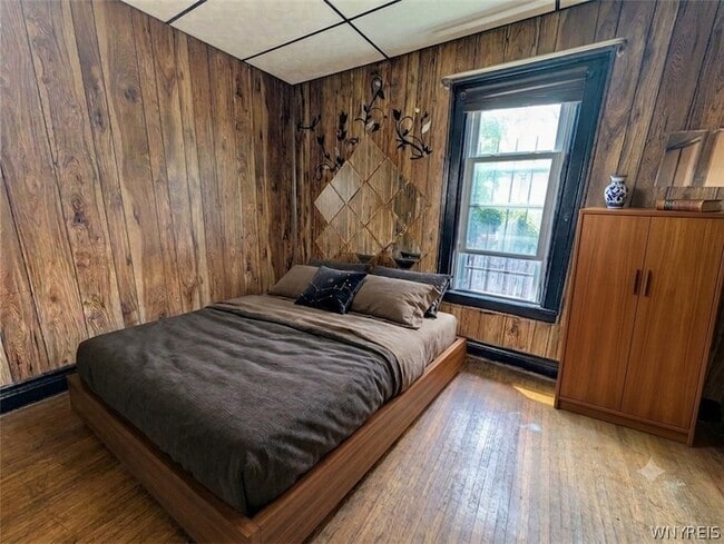 Building Photo - 325 Box Avenue Unit
