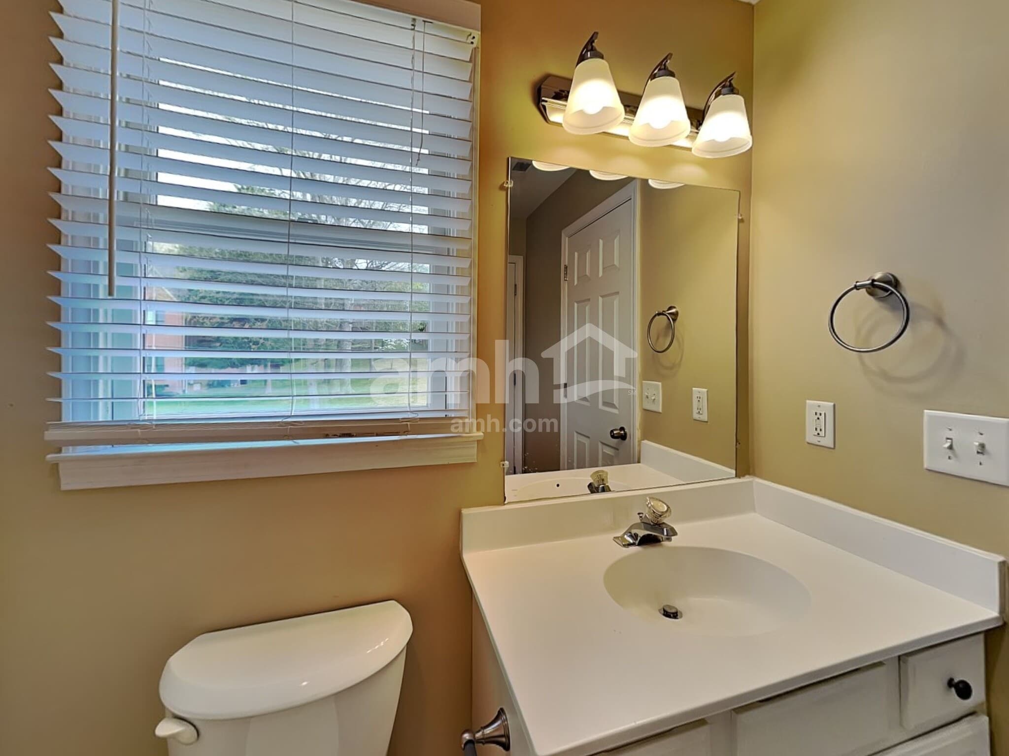 Building Photo - 905 Wonderland Pass