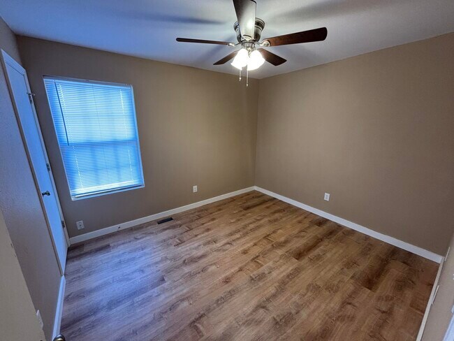 Building Photo - 1707 Hanover Blvd