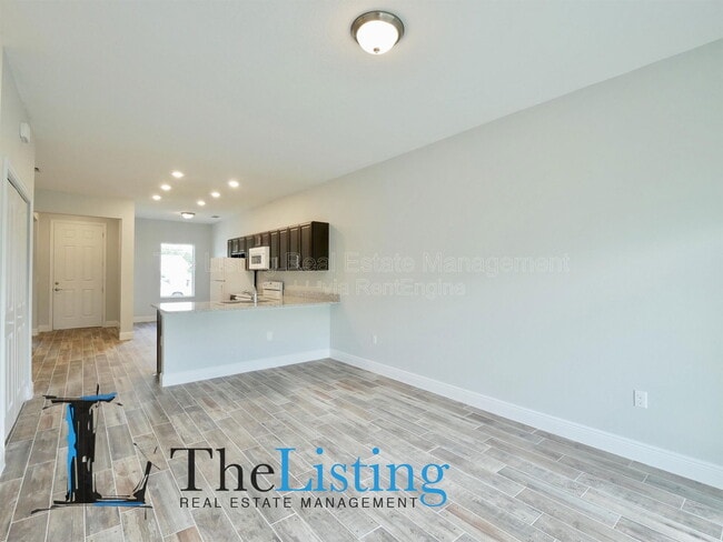 Building Photo - 406 Albatross Ct