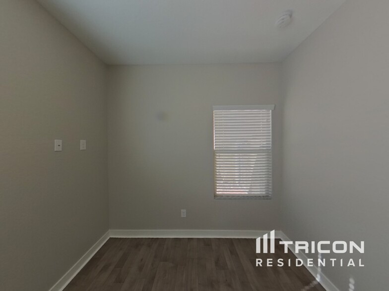 Building Photo - 42288 W Posada Dr