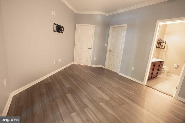 Building Photo - 350 W Elm St
