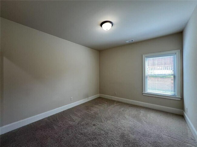 Building Photo - 5665 Winding Lakes Dr